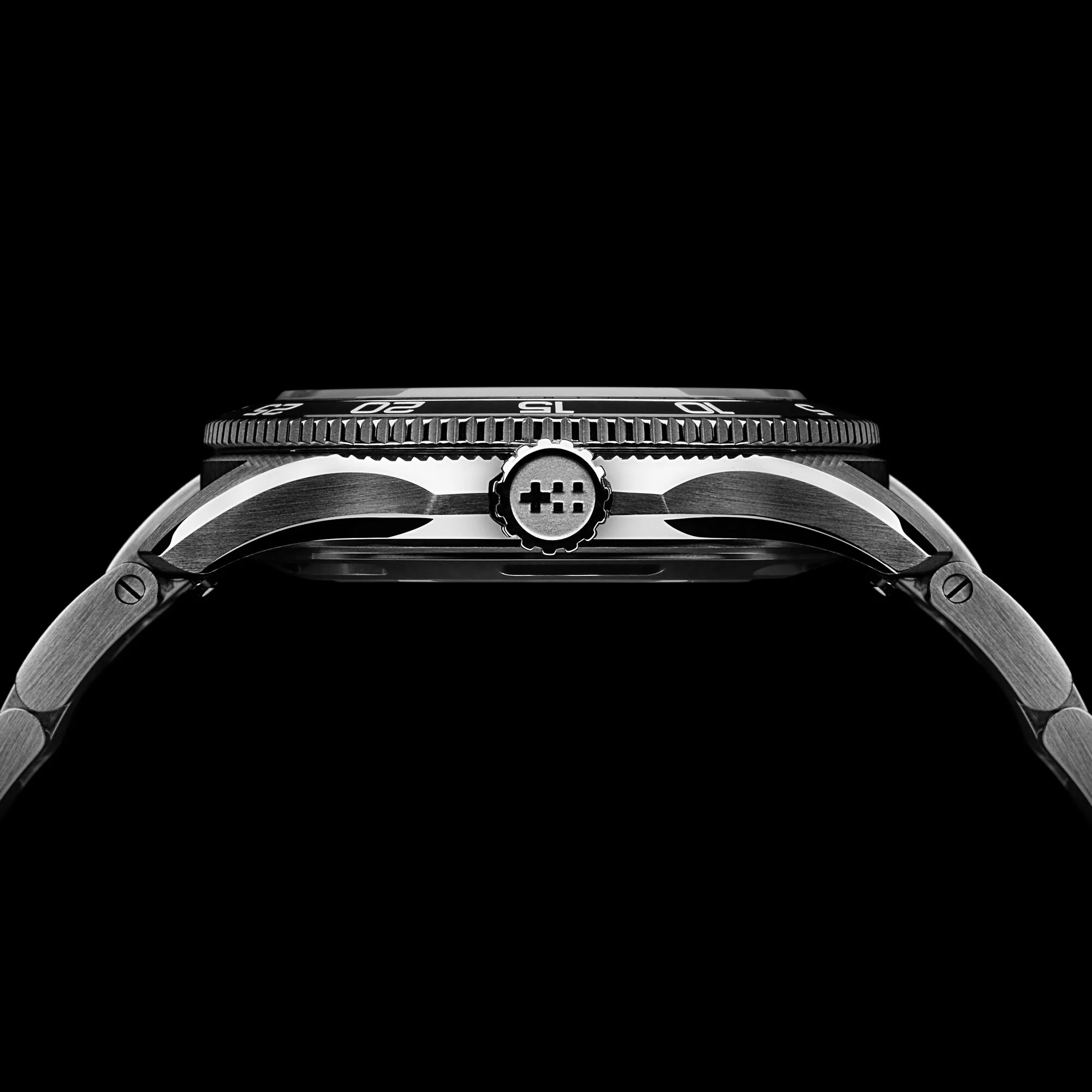 Christopher Ward C60 Trident Pro 300 - Black - Bader bracelet - Image 6