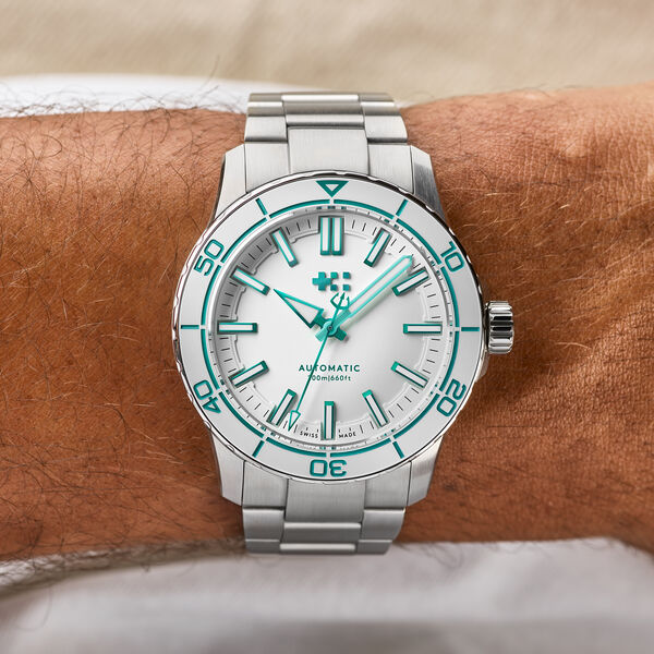 Christopher Ward C60 Trident Reef 44mm - Acro White - Image 9