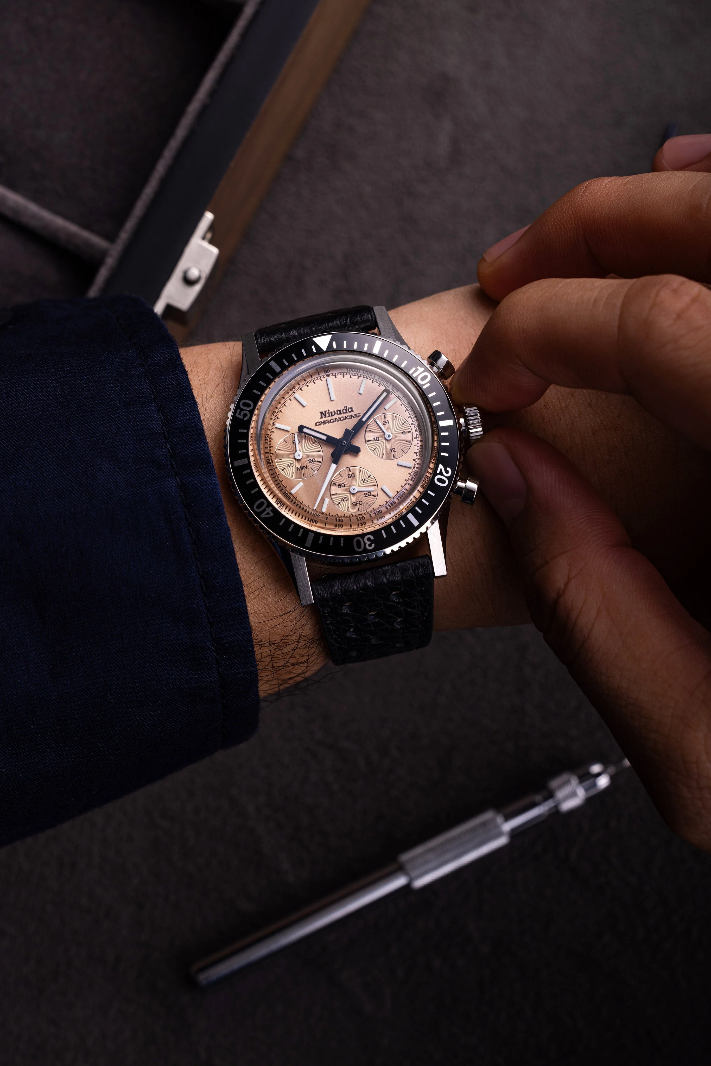 Nivada Grenchen Chronoking Mecaquartz Salmon - Image 7