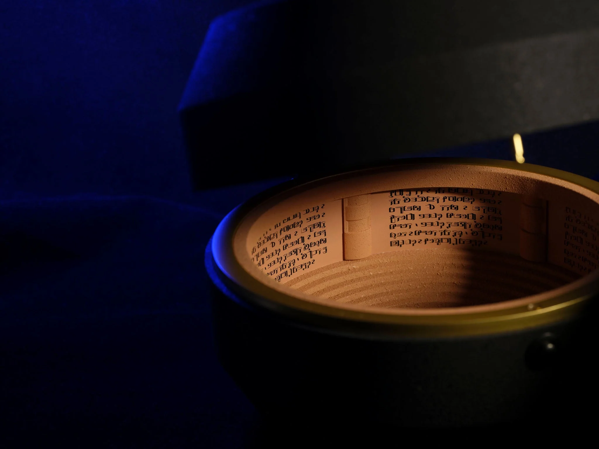 Hamilton Ventura XXL Bright Dune Limited Edition - Image 11